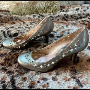 Gold color leather wooden 3 1/4 heels pumps